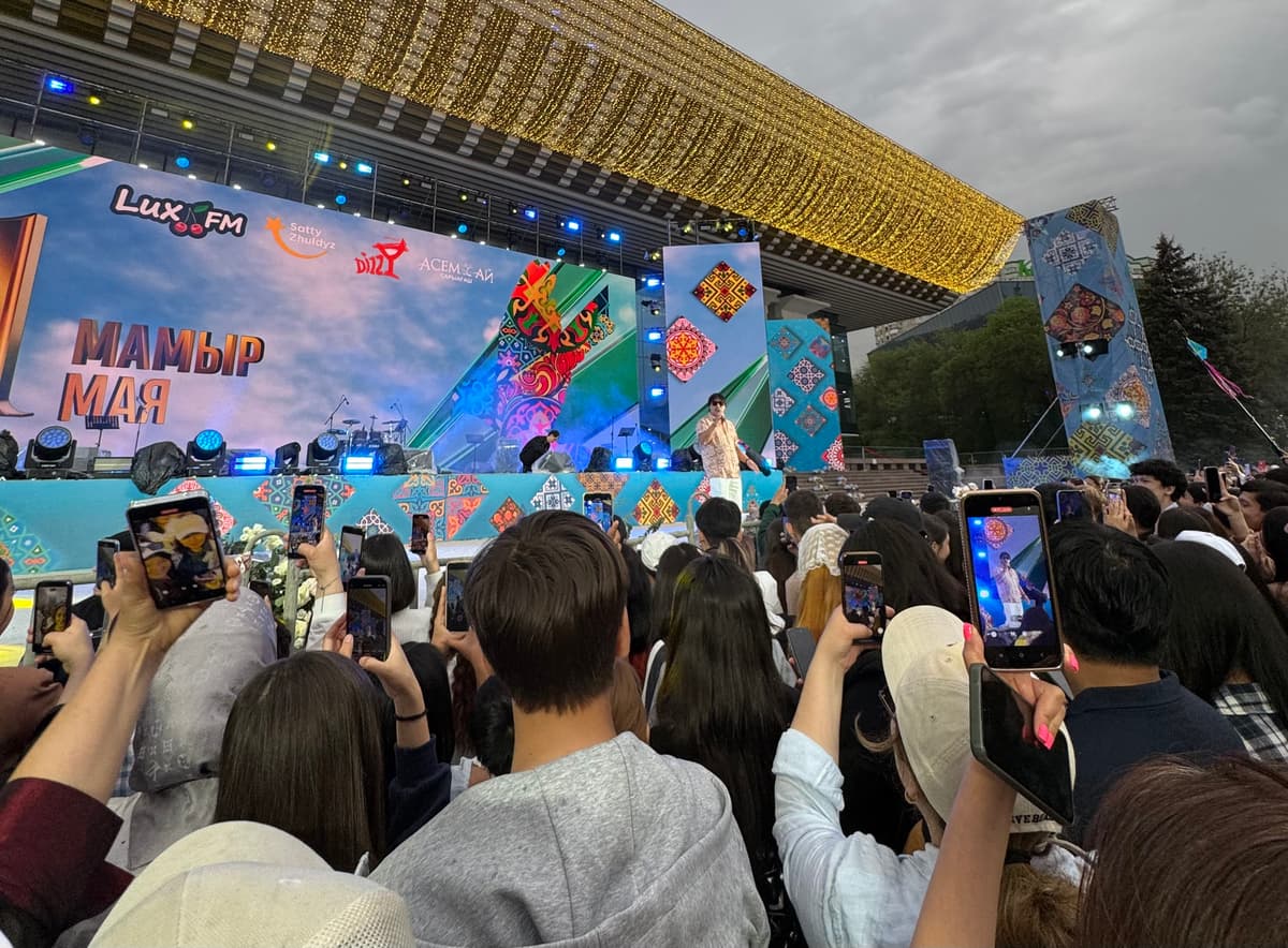 Lux FM подарила алматинцам фееричный концерт на День единства народа Казахстана
