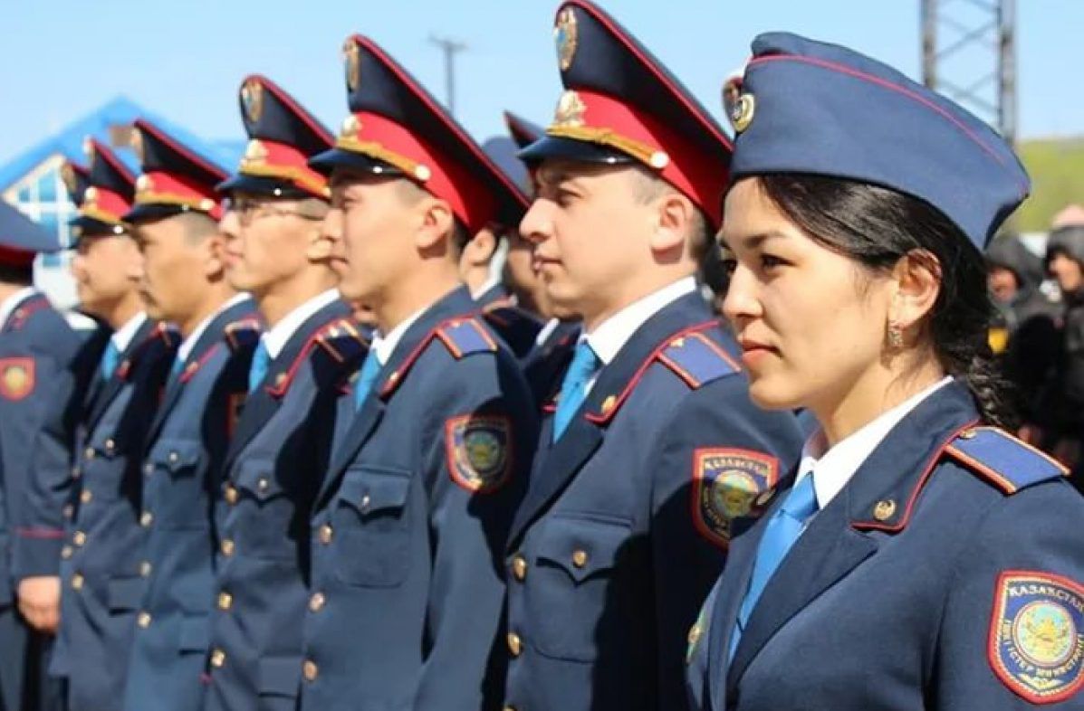 казахстан полиция кроссовки